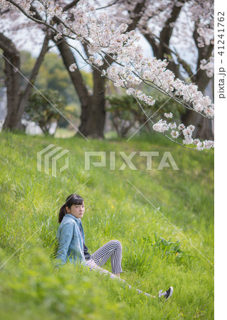 桜と少女 桜と少女 41241762