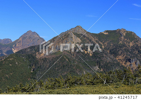 八ヶ岳の編笠山山頂から北東側の赤岳、権現岳方面 41245717