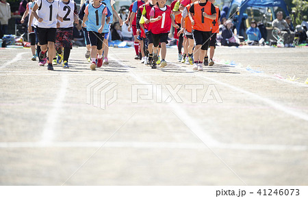 運動会 リレー選手入場 の写真素材