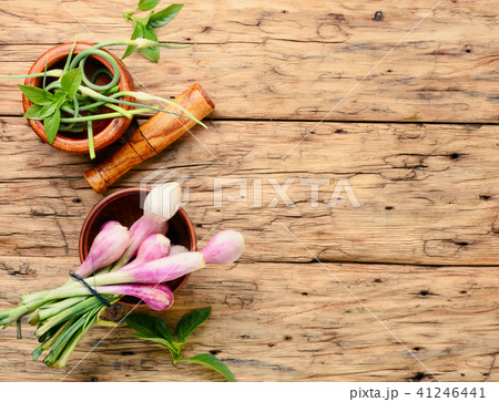 Fresh onion bulbs 41246441
