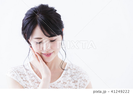 ビューティー 女性 スキンケア 若い女性 美容 ビューティー 女性 スキンケア 若い女性 美容 41249222