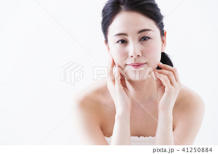 ビューティー 女性 スキンケア 若い女性 美容 ビューティー 女性 スキンケア 若い女性 美容 41250884