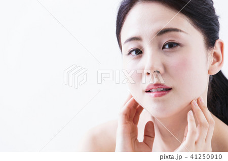 ビューティー 女性 スキンケア 若い女性 美容 ビューティー 女性 スキンケア 若い女性 美容 41250910