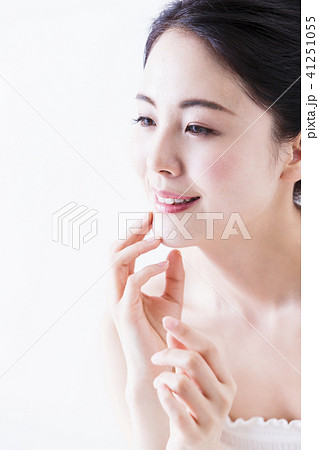 ビューティー　女性　スキンケア　若い女性　美容 41251055