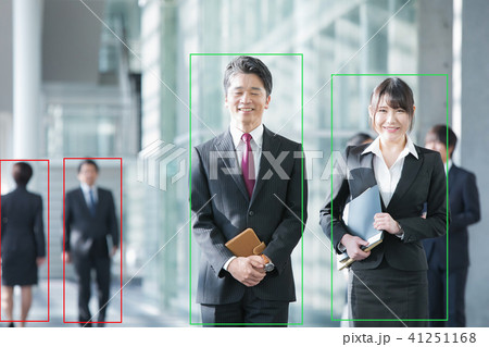 自動認識技術　動体検知　物体検知　自動認証　ビジネスマン　ビジネスシーン　オフィスシーン 41251168