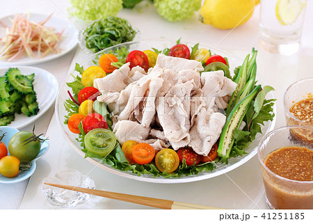 冷しゃぶサラダ　夏野菜　つけ麺 41251185