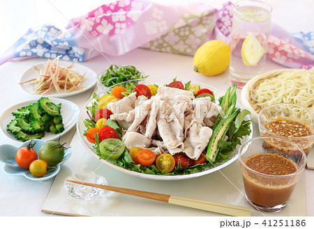 冷しゃぶサラダ　夏野菜　つけ麺 41251186