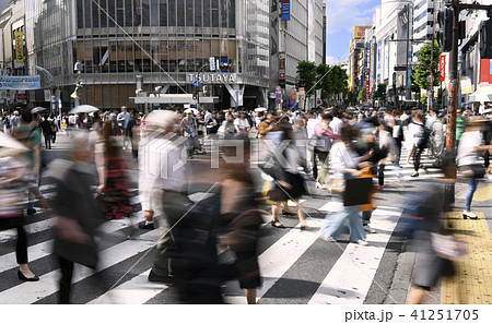 日本の東京都市景観 渋谷のスクランブル交差点などを望むの写真素材