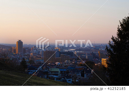 【夕景・夜景 名所】桜ヶ丘公園 ゆうひの丘（コピースペース） 41252185