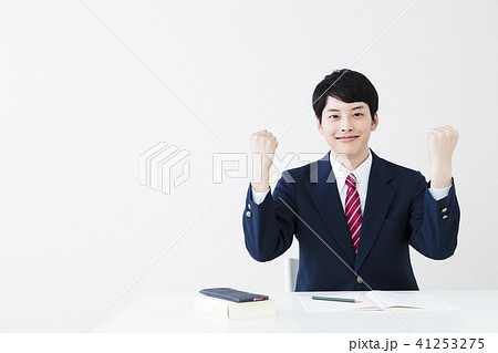 高校生　男性　男子　勉強　受験　教育　学習 41253275