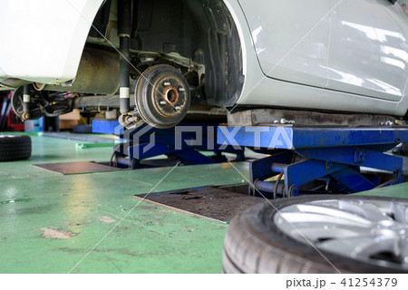 車のタイヤ、ホイール交換 整備、修理、定期点検イメージ 車のタイヤ、ホイール交換 整備、修理、定期点検イメージ 41254379