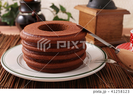 おいしそうなチョコレートロールケーキ おいしそうなチョコレートロールケーキ 41258123