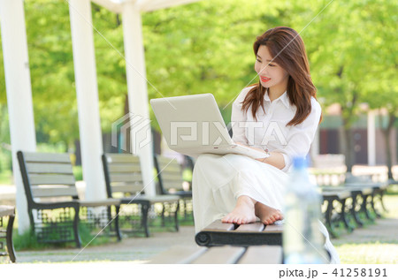 ノートパソコン ノートブック 顔 41258191