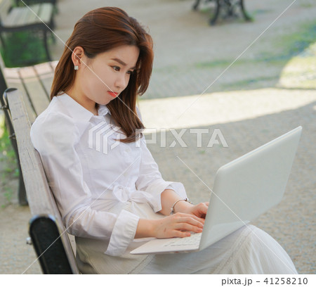 ノートパソコン ノートブック 顔 41258210