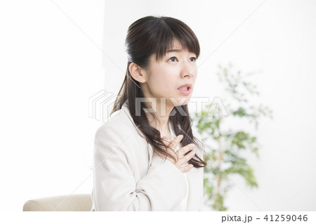 緊張するビジネスウーマン 緊張するビジネスウーマン 41259046