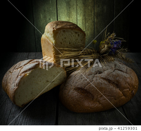 Bread of wheat and rye, wheat ears Bread of wheat and rye, wheat ears 41259301