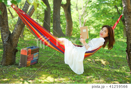 若い女性 読書 韓国人 41259566