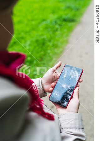Person holding broken smartphone 41260910