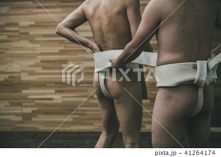 Sumo wrestling 41264174