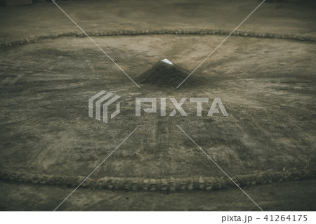 Sumo wrestling Sumo wrestling 41264175