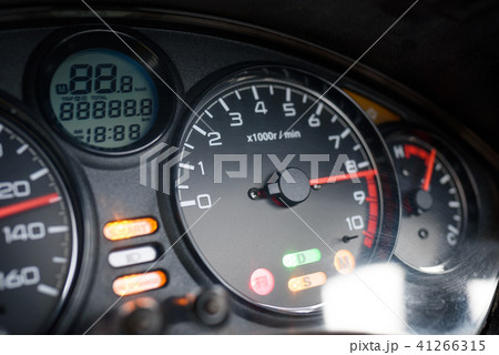 バイクのスピードメーター、タコメーター 41266315