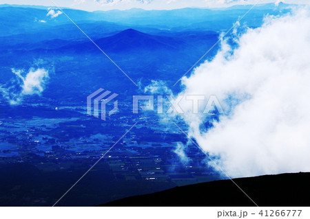 霊峰岩手山から姫神山を望む　　空と雲と光と… 41266777