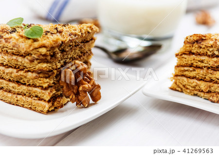 Dessert honey cake 41269563