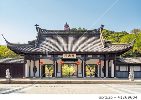 The main entrance of Xihui Park with the Longguang 41269604