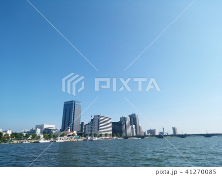 リバーサイドの高層ビルとマンション 新潟市 41270085