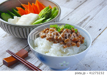 和食　ご飯と漬物、納豆の食事 41273232