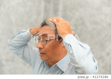 Portrait of senior man having a headache 41274280