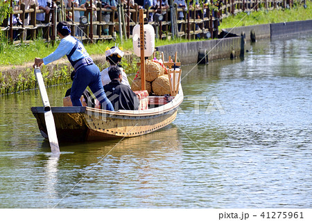 潮来の嫁入り舟 潮来花嫁さん の写真素材 潮来の嫁入り舟 潮来花嫁さん の写真素材