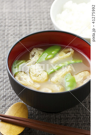 絹さやと油揚げの味噌汁5 41275992