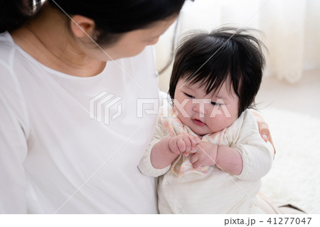 赤ちゃんとお母さん、あやす 赤ちゃんとお母さん、あやす 41277047