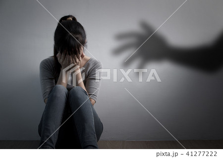 woman with sexual harassment 41277222