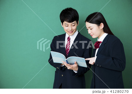 高校生　男性　女性　黒板　友達　勉強　受験　教育　学習 41280270