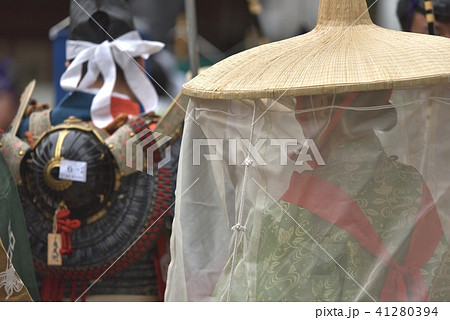 神戸湊川神社　楠公武者行列　壺装束の女性と武士 41280394