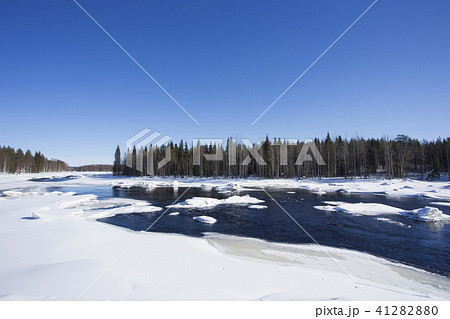 雪景色と川 フィンランド ロバニエミ 雪景色と川 フィンランド ロバニエミ 41282880