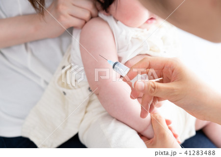 赤ちゃん、予防接種、注射、定期健診、乳幼児健診 41283488
