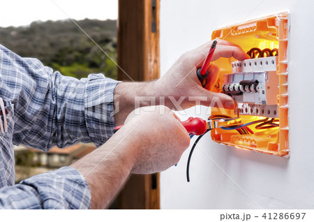 Electrician at work on an electrical panel 41286697