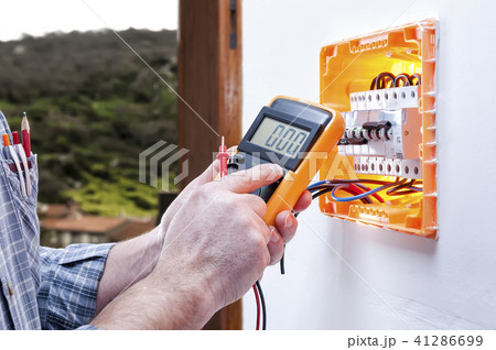 Electrician at work on an electrical panel 41286699