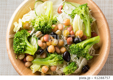 生野菜サラダの写真素材