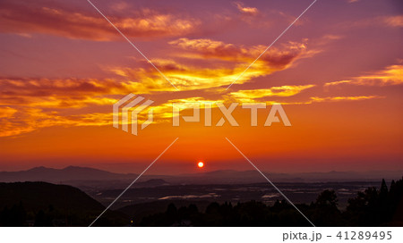 阿蘇 夕焼けとグリーンロード南阿蘇 Green road of sunset 阿蘇 夕焼けとグリーンロード南阿蘇 Green road of sunset 41289495