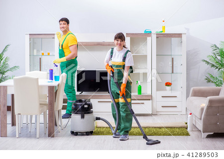 Cleaning professional contractors working at house 41289503