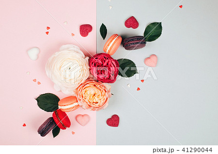 Composition of macarons and flowers Composition of macarons and flowers 41290044