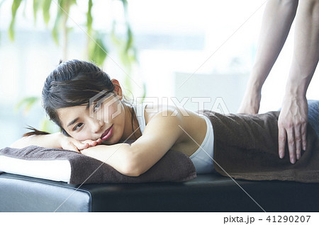 フィットネス　マッサージ　女性 41290207