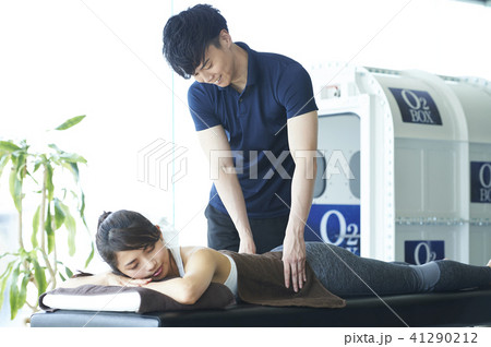 フィットネス　マッサージ　施術師 41290212