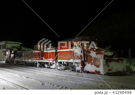 深夜の遠軽駅に停車中のラッセル車 41290498