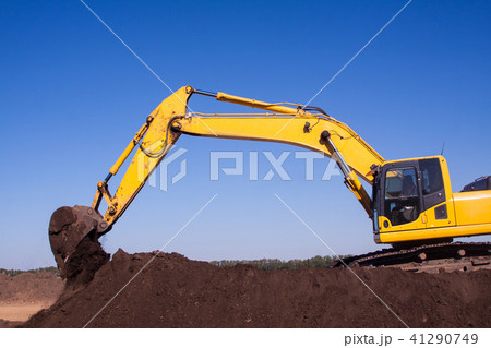 Close-up of a construction site excavator 41290749