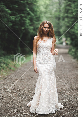 Beautiful luxury bride in elegant white dress 41292014